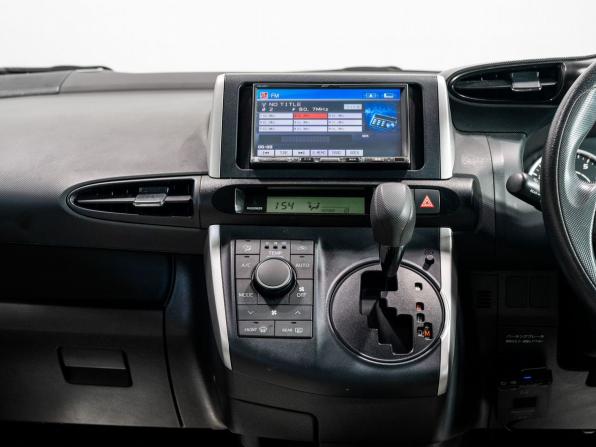Toyota Wish II с пробегом 2010 года, цена 1 320 000 рублей, 105309 км, минивэн, Автокод Объявления
