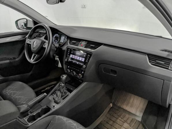 Skoda Octavia III (A7) Рестайлинг с пробегом 2019 года, цена 2 475 000 рублей, 26523 км, лифтбек, Автокод Объявления