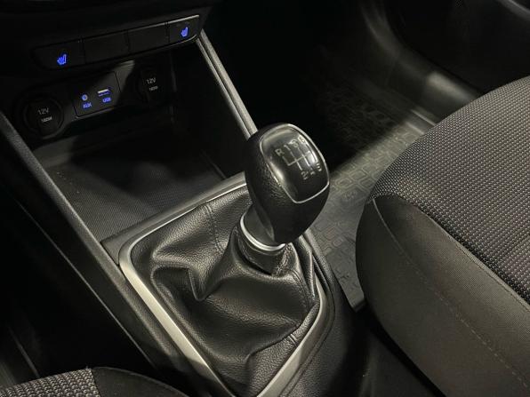 Hyundai Solaris II с пробегом 2017 года, цена 1 270 000 рублей, 74600 км, седан, Автокод Объявления