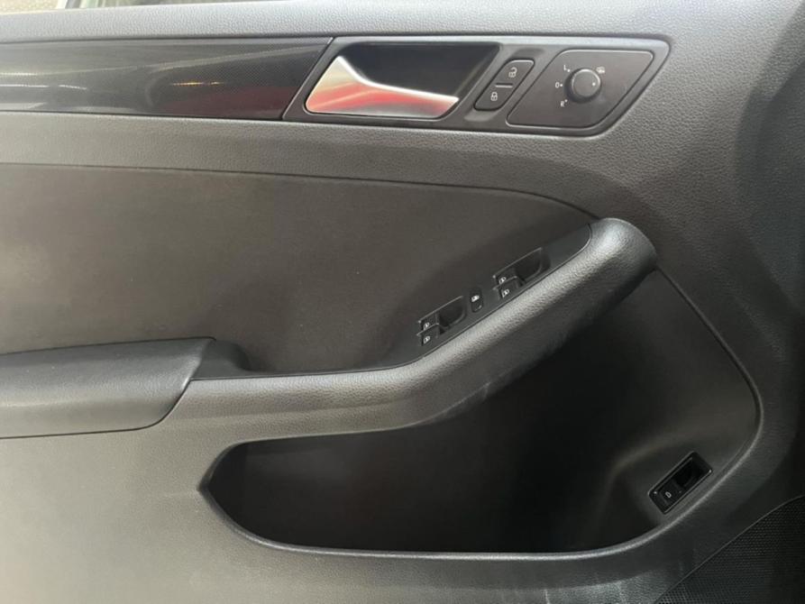 Volkswagen Jetta VI Курск  - изображение 13
