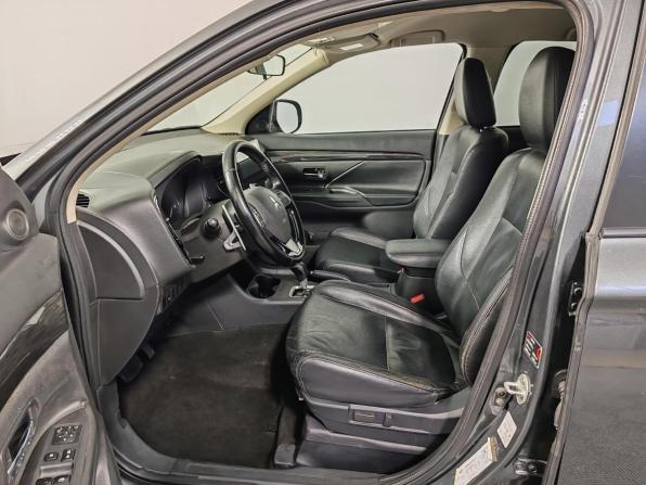 Mitsubishi Outlander III Рестайлинг 2 с пробегом 2016 года, цена 1 625 000 рублей, 207172 км, внедорожник, Автокод Объявления