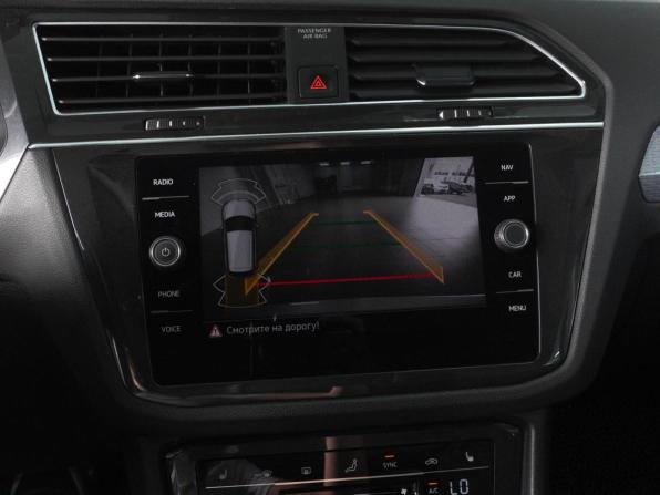 Volkswagen Tiguan II Рестайлинг с пробегом 2021 года, цена 2 969 000 рублей, 64819 км, внедорожник, Автокод Объявления