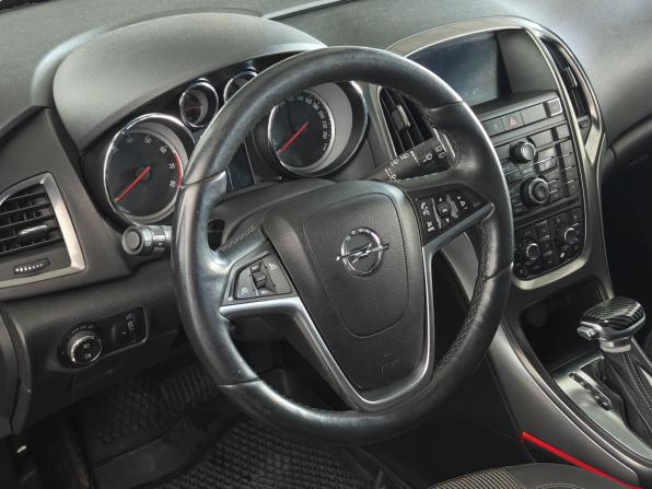 Opel Astra J с пробегом 2011 года, цена 599 000 рублей, 217000 км, хэтчбек, Автокод Объявления