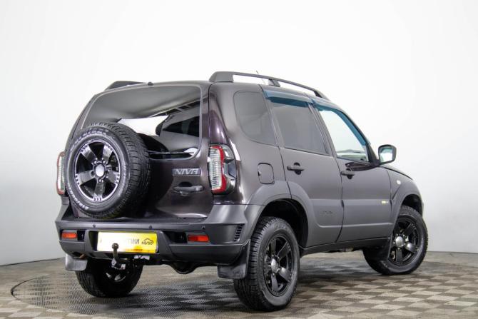 Chevrolet Niva I Рестайлинг с пробегом 2017 года, цена 929 000 рублей, 107521 км, внедорожник, Автокод Объявления