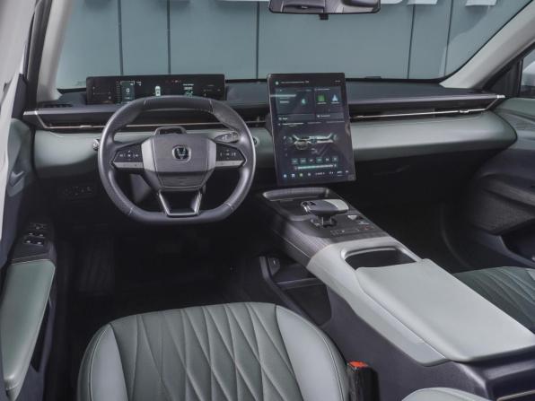 Changan Lamore с пробегом 2024 года, цена 2 180 000 рублей, 38981 км, седан, Автокод Объявления