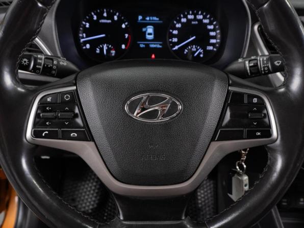 Hyundai Solaris II с пробегом 2017 года, цена 1 229 000 рублей, 185412 км, седан, Автокод Объявления