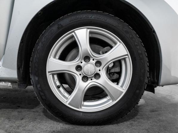 Toyota Ractis II с пробегом 2012 года, цена 924 500 рублей, 120151 км, хэтчбек, Автокод Объявления