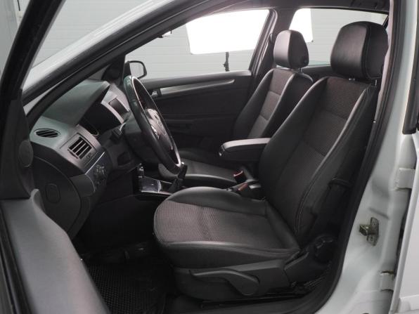 Opel Astra H Рестайлинг с пробегом 2011 года, цена 679 000 рублей, 111496 км, хэтчбек, Автокод Объявления