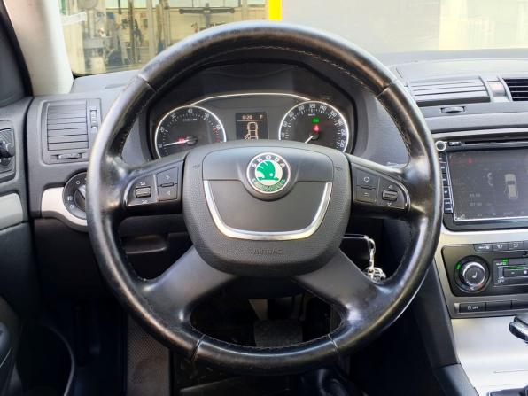 Skoda Octavia II (A5) Рестайлинг с пробегом 2012 года, цена 590 000 рублей, 307843 км, лифтбек, Автокод Объявления
