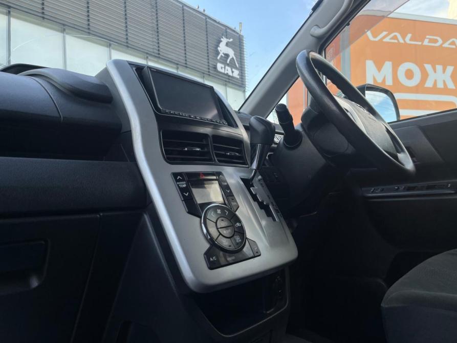 Toyota Voxy II (R70) Омск  - изображение 8
