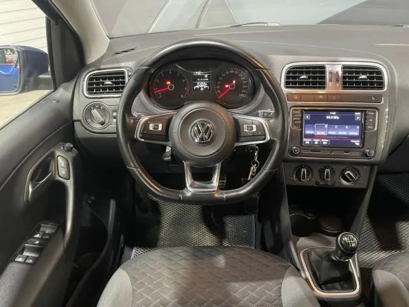 Volkswagen Polo V Рестайлинг с пробегом 2018 года, цена 970 000 рублей, 102000 км, седан, Автокод Объявления