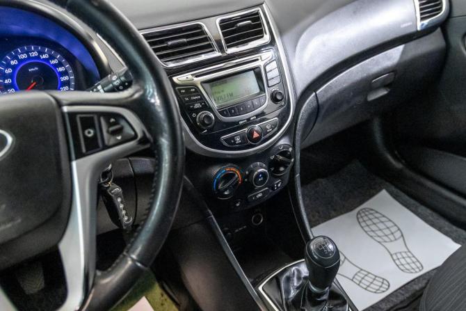Hyundai Solaris I Рестайлинг с пробегом 2015 года, цена 665 000 рублей, 154868 км, хэтчбек, Автокод Объявления