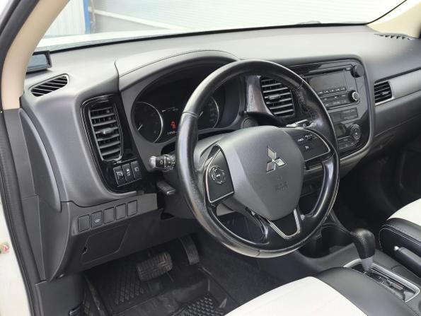 Mitsubishi Outlander III Рестайлинг 2 с пробегом 2016 года, цена 1 697 000 рублей, 210560 км, внедорожник, Автокод Объявления