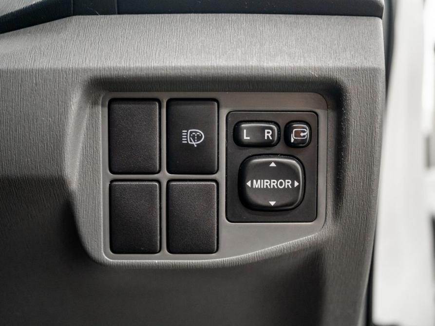 Toyota Prius III (XW30) Красноярск  - изображение 14