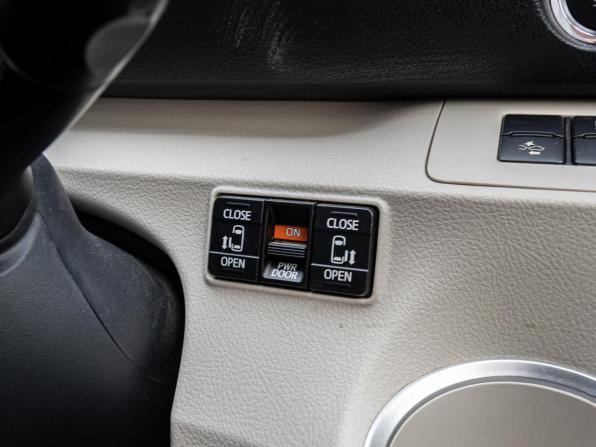Toyota Sienta II с пробегом 2015 года, цена 1 525 000 рублей, 39767 км, компактвэн, Автокод Объявления