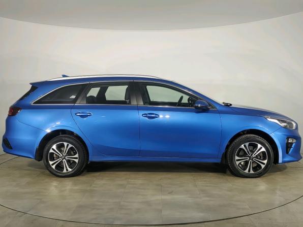 Kia Ceed III с пробегом 2021 года, цена 2 200 000 рублей, 58840 км, универсал, Автокод Объявления