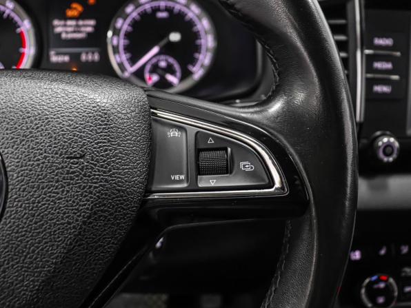 Skoda Karoq I с пробегом 2020 года, цена 1 799 000 рублей, 161214 км, внедорожник, Автокод Объявления
