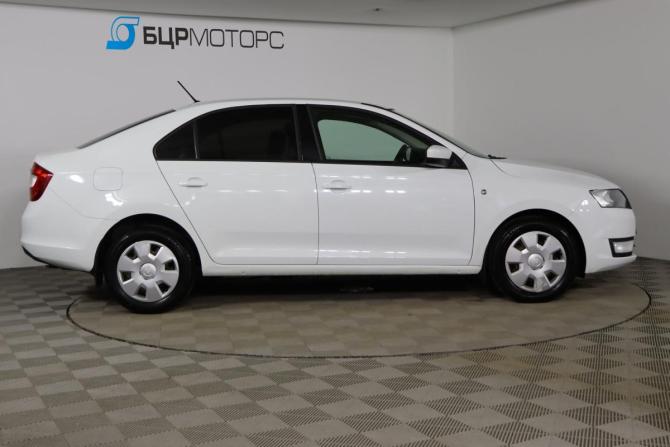 Skoda Rapid I с пробегом 2016 года, цена 899 990 рублей, 211546 км, лифтбек, Автокод Объявления