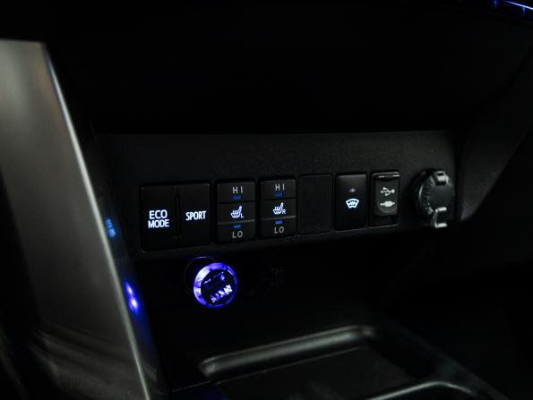 Toyota RAV4 IV (XA40) Рестайлинг с пробегом 2018 года, цена 1 949 700 рублей, 217030 км, внедорожник, Автокод Объявления