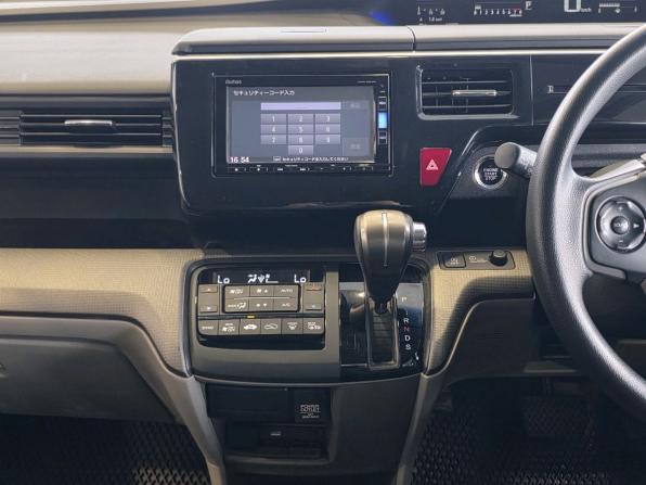 Honda Stepwgn V с пробегом 2016 года, цена 1 799 000 рублей, 141488 км, минивэн, Автокод Объявления