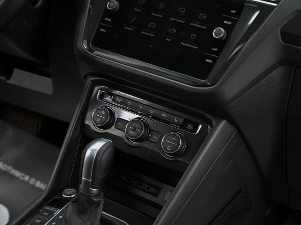Volkswagen Tiguan II с пробегом 2018 года, цена 2 349 000 рублей, 96000 км, внедорожник, Автокод Объявления