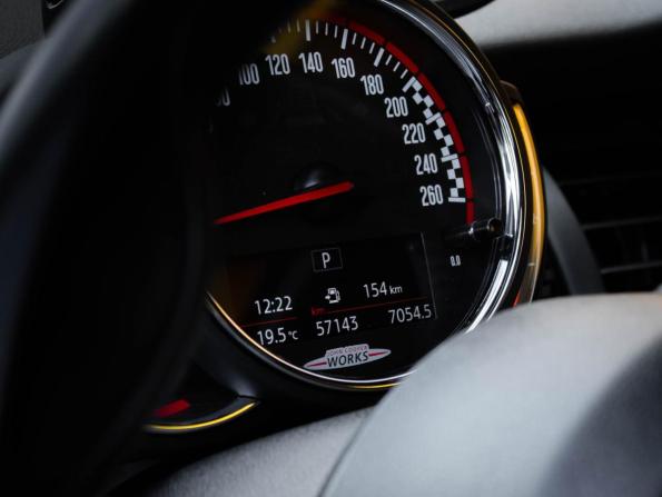 Mini Hatch III (F55/F56) Рестайлинг с пробегом 2019 года, цена 2 800 000 рублей, 56976 км, хэтчбек, Автокод Объявления