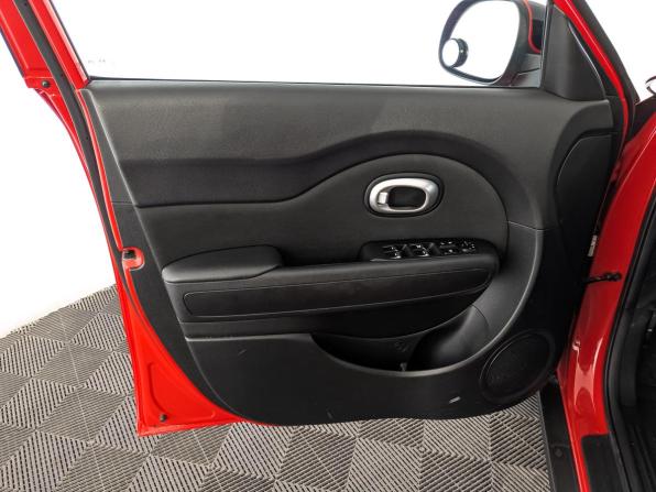 Kia Soul II Рестайлинг с пробегом 2017 года, цена 1 335 000 рублей, 149690 км, хэтчбек, Автокод Объявления