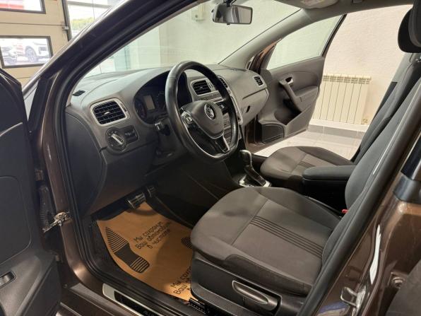 Volkswagen Polo V Рестайлинг с пробегом 2016 года, цена 1 100 000 рублей, 136084 км, седан, Автокод Объявления