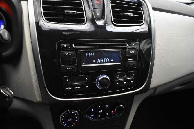 Renault Logan II с пробегом 2014 года, цена 580 000 рублей, 128693 км, седан, Автокод Объявления