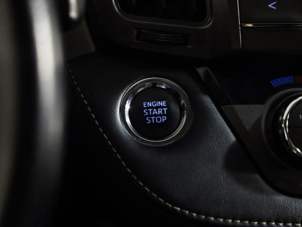 Toyota RAV4 IV (XA40) с пробегом 2015 года, цена 2 399 000 рублей, 67628 км, внедорожник, Автокод Объявления