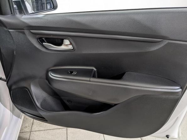 Kia Rio IV Рестайлинг с пробегом 2021 года, цена 1 690 000 рублей, 35810 км, седан, Автокод Объявления