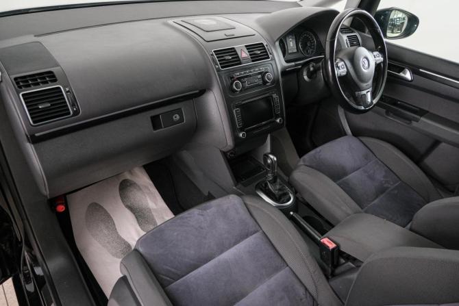 Volkswagen Touran I Рестайлинг 2 с пробегом 2012 года, цена 1 099 000 рублей, 67100 км, компактвэн, Автокод Объявления