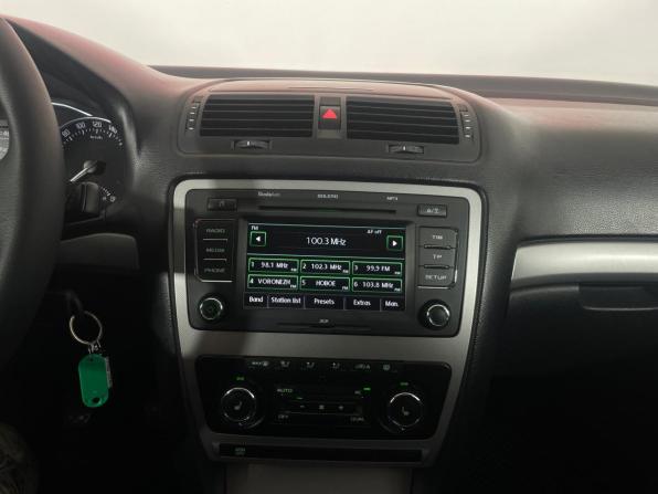 Skoda Octavia II (A5) Рестайлинг с пробегом 2011 года, цена 739 000 рублей, 292298 км, лифтбек, Автокод Объявления