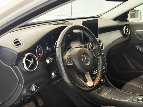 Mercedes-Benz GLA I (X156) Рестайлинг с пробегом 2018 года, цена 2 187 000 рублей, 59759 км, внедорожник, Автокод Объявления