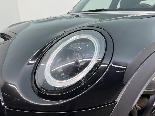 Mini Hatch III (F55/F56) Рестайлинг 2 с пробегом 2021 года, цена 2 750 000 рублей, 129600 км, хэтчбек, Автокод Объявления