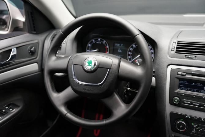 Skoda Octavia II (A5) Рестайлинг с пробегом 2013 года, цена 1 080 000 рублей, 239845 км, лифтбек, Автокод Объявления