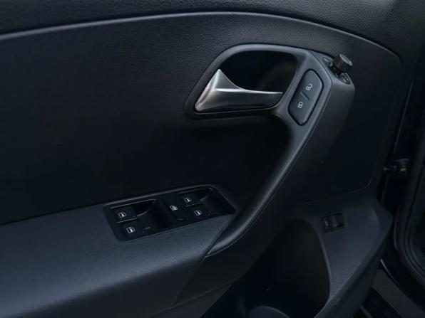Volkswagen Polo V Рестайлинг с пробегом 2018 года, цена 1 223 000 рублей, 101734 км, седан, Автокод Объявления