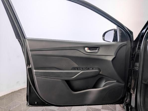 Hyundai Solaris II Рестайлинг с пробегом 2021 года, цена 1 400 000 рублей, 112328 км, седан, Автокод Объявления