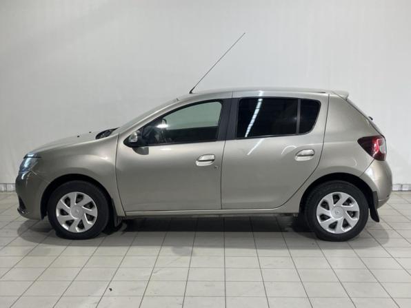 Renault Sandero II с пробегом 2018 года, цена 675 000 рублей, 215354 км, хэтчбек, Автокод Объявления