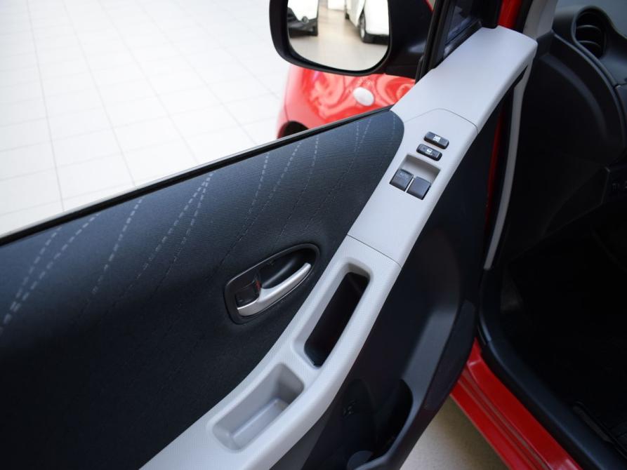 Toyota Yaris II Челябинск  - изображение 15