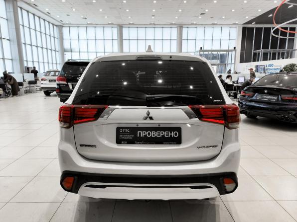 Mitsubishi Outlander III Рестайлинг 2 с пробегом 2018 года, цена 2 299 000 рублей, 98250 км, внедорожник, Автокод Объявления