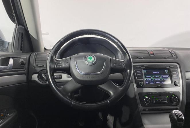 Skoda Octavia II (A5) Рестайлинг с пробегом 2012 года, цена 900 000 рублей, 176630 км, лифтбек, Автокод Объявления