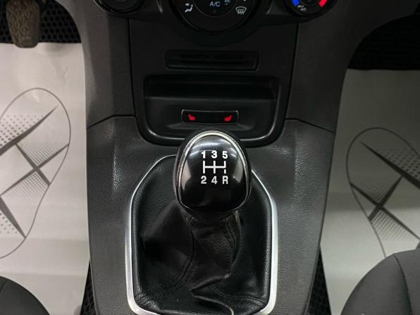 Ford Fiesta Mk6 Рестайлинг с пробегом 2015 года, цена 870 000 рублей, 98459 км, седан, Автокод Объявления