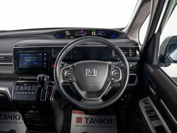 Honda Stepwgn V Рестайлинг с пробегом 2017 года, цена 2 350 000 рублей, 80863 км, минивэн, Автокод Объявления