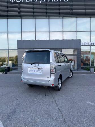 Toyota Voxy II (R70) с пробегом 2010 года, цена 1 250 000 рублей, 350000 км, минивэн, Автокод Объявления