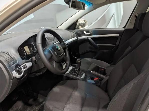 Skoda Octavia II (A5) Рестайлинг с пробегом 2011 года, цена 545 000 рублей, 300000 км, универсал, Автокод Объявления