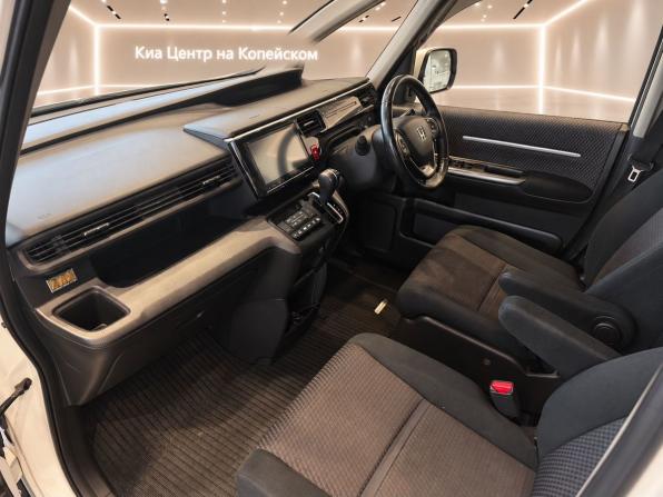Honda Stepwgn V с пробегом 2016 года, цена 1 849 900 рублей, 145000 км, минивэн, Автокод Объявления