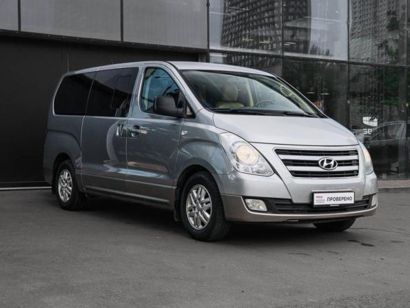 Hyundai H-1 II Рестайлинг с пробегом 2016 года, цена 2 420 000 рублей, 135362 км, минивэн, Автокод Объявления