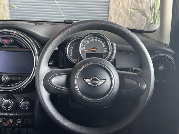 Mini Hatch III (F55/F56) с пробегом 2016 года, цена 1 400 000 рублей, 82000 км, хэтчбек, Автокод Объявления