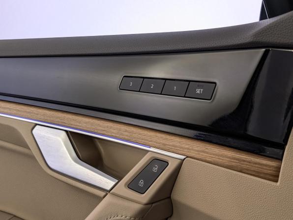 Volkswagen Touareg III с пробегом 2019 года, цена 5 995 000 рублей, 50211 км, внедорожник, Автокод Объявления